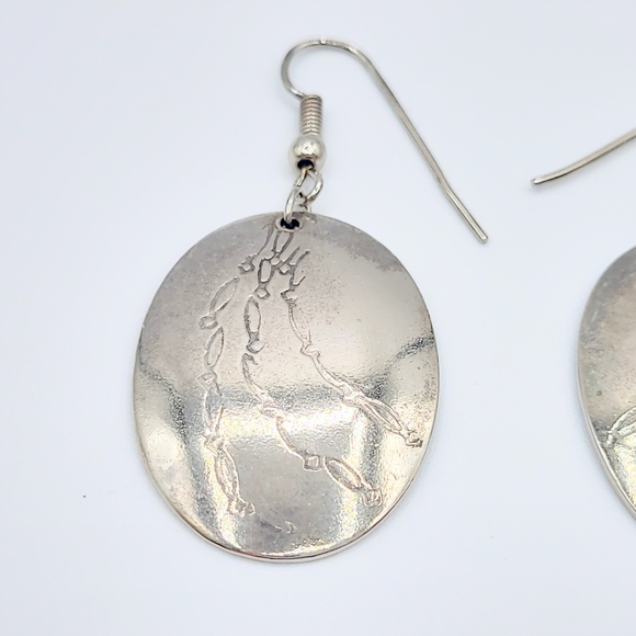 Elegant Silver Oval Earrings with engraved design - Picture 10 of 11